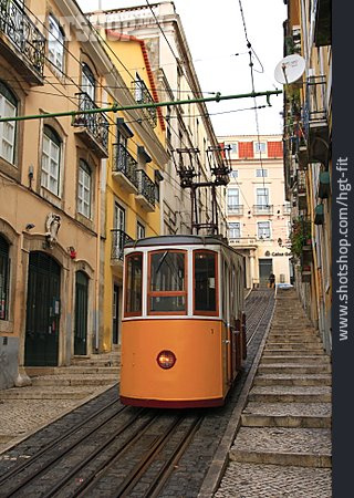 
                Gasse, Lissabon, Straßenbahn                   