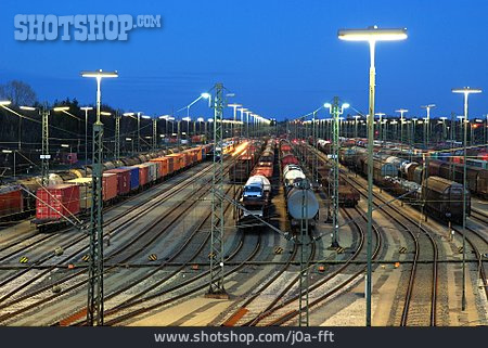
                Rangierbahnhof, Güterverkehr                   