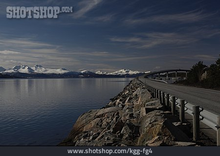 
                Ufer, Straße, Norwegen                   