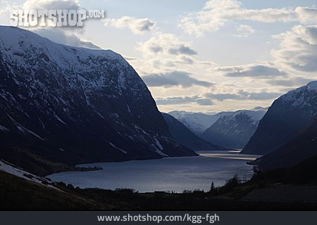 
                Gebirge, Norwegen, Kjøsnesfjord                   