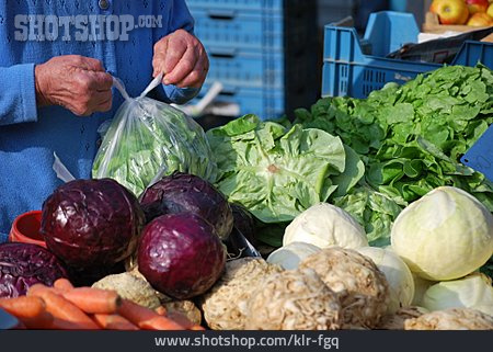 
                Marktstand, Verpacken, Gemüsekauf                   