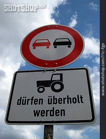 
                Verkehrsschild, überholverbot                   