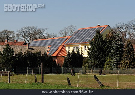 
                Wohnhaus, Solarenergie, Energieversorgung, Photovoltaik                   