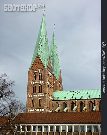 
                Marienkirche, Backsteingotik, Backsteinkirche                   