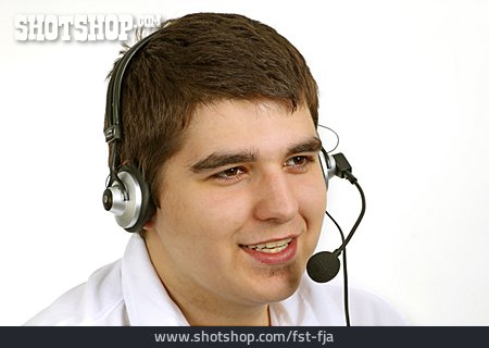 
                Junger Mann, Telefonieren, Headset                   