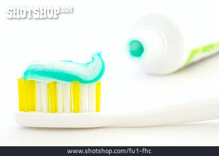 
                Zahnbürste, Zahncreme                   