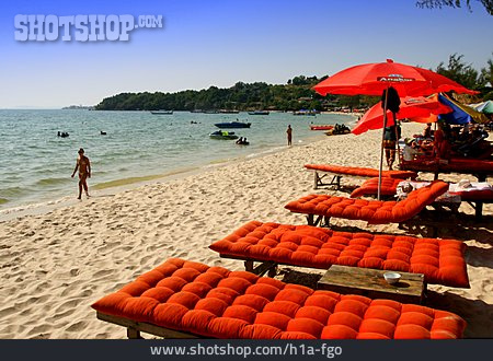
                Strand, Tourismus, Strandliege, Sonnenliege, Sihanoukville, Independence Beach                   