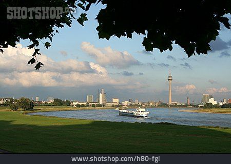 
                Düsseldorf, Rhein, Rheinauen                   