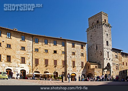 
                Altstadt, Geschlechterturm, San Gimignano                   