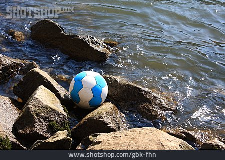 
                Ball, Ufer                   