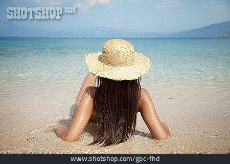 
                Junge Frau, Strandurlaub, Urlauberin                   