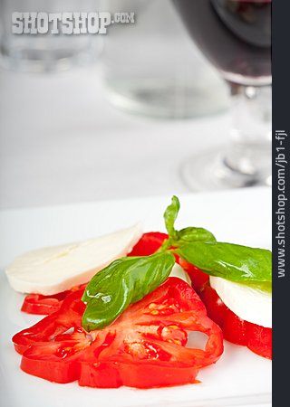 
                Tomate, Mozzarella, Vorspeise, Italienische Küche                   