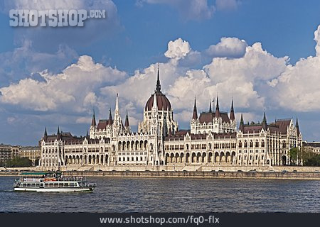 
                Parlament, Parlamentsgebäude, Neugotik, Budapest, Ungarn, Donauufer                   