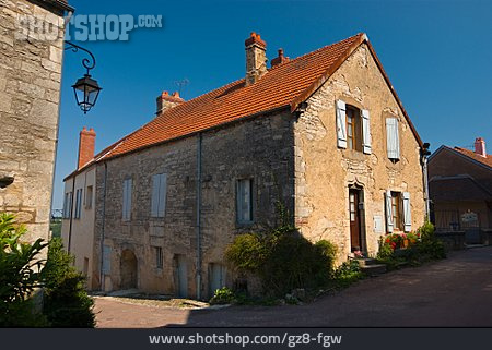 
                Burgund, Flavigny-sur-ozerain                   