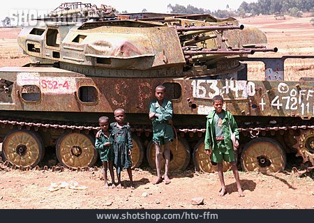
                Panzer, Kindersoldat, Bürgerkrieg                   