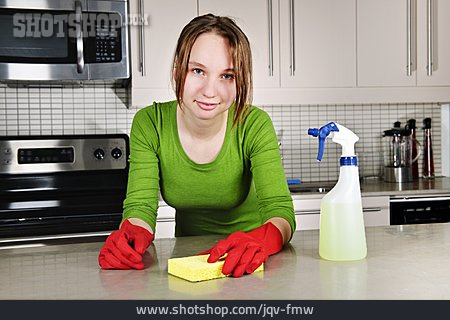 
                Jugendliche, Küche, Putzen, Hausarbeit                   