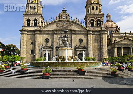 
                Brunnen, Guadalajara, Catedral Metropolitana                   