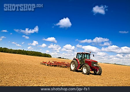 
                Traktor, Ackerbau, Feldarbeit                   