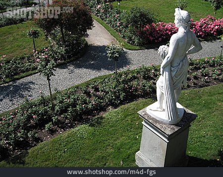 
                Statue, Rosengarten, Insel Mainau                   
