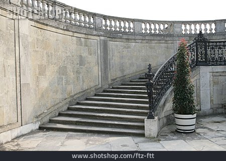 
                Steintreppe, Treppenaufgang, Herrschaftlich                   