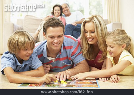 
                Spielen, Familie, Familienleben                   