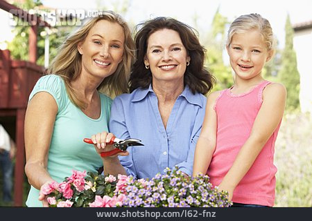 
                Gartenarbeit, Familie, Blumenpflege                   