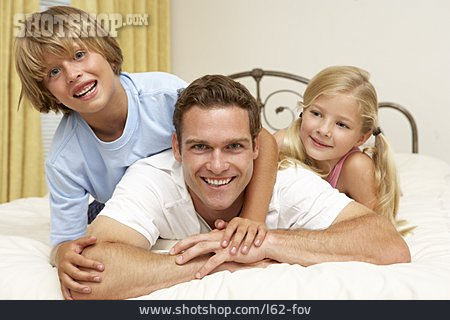
                Vater, Häusliches Leben, 2 Kinder                   
