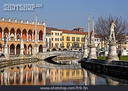 
                Padua, Prato Della Valle                   