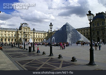 
                Paris, Musee Du Louvre                   