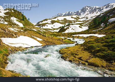 
                Fluss, Schneeschmelze, Graubünden                   