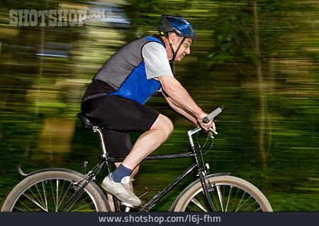 
                Aktiver Senior, Fahrradfahrer, Mountainbike                   