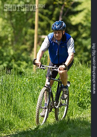 
                Anstrengung & Mühe, Aktiver Senior, Fahrradtour, Radsport                   