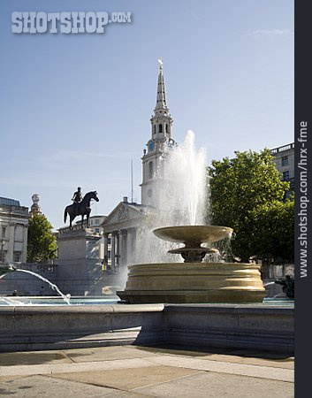 
                London, Springbrunnen, Trafalgar Square                   