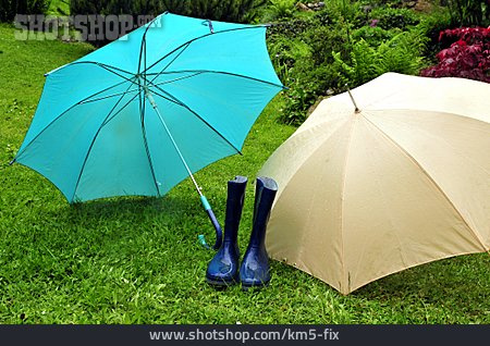 
                Regenschirm, Gummistiefel                   