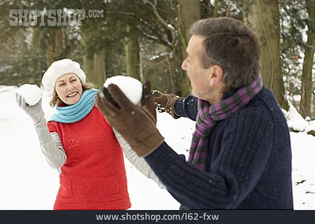 
                Paar, Winterlich, Schneeballschlacht                   
