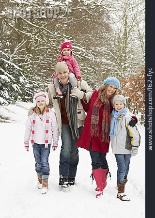 
                Family, Winter Walk, Family Outing                   