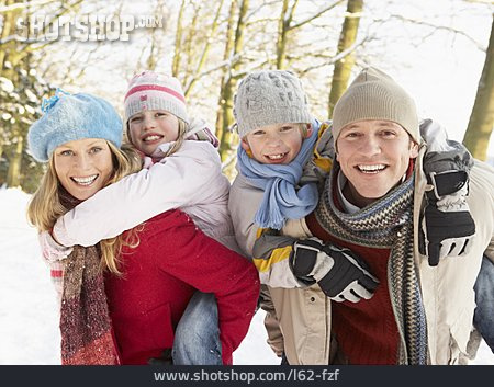 
                Familie, Winterlich, Huckepack                   