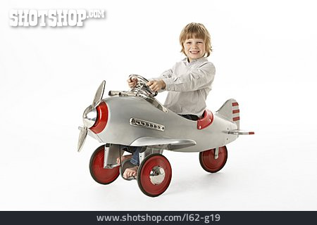 
                Junge, Kinderspielzeug, Spielzeugflugzeug                   