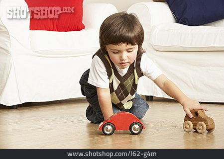 
                Junge, Spielen, Spielzeugauto                   