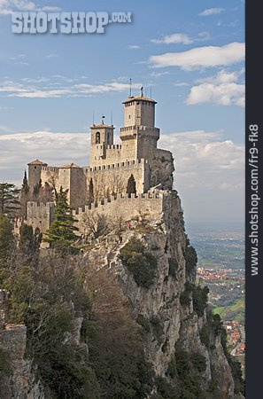 
                Burg, San Marino, Monte Titano                   