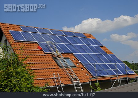 
                Dach, Montage, Photovoltaikanlage                   