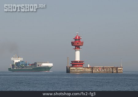
                Schifffahrt, Leuchtturm, Seefahrt, Frachtschiff, Containerschiff, Kieler Förde                   