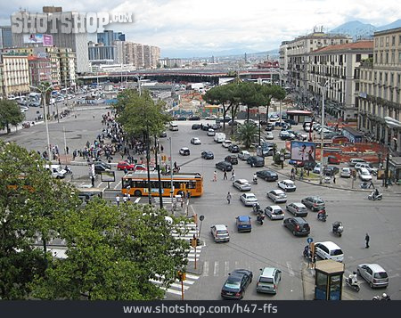 
                Straßenverkehr, Neapel, Piazza Garibaldi                   