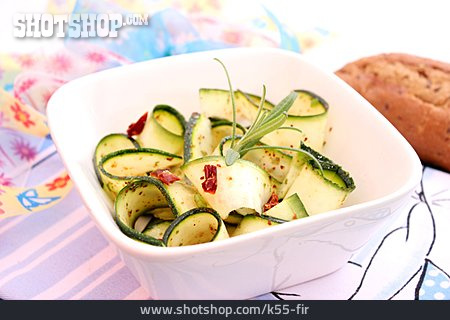 
                Zucchinisalat                   