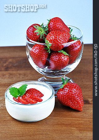 
                Erdbeere, Joghurt, Fruchtjoghurt                   