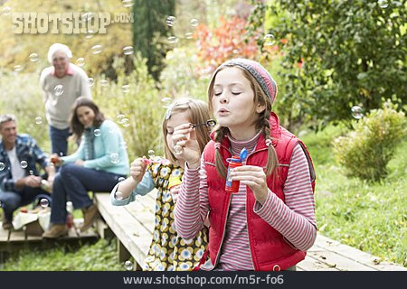 
                Picknick, Seifenblasen, Familienausflug                   