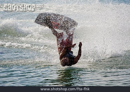 
                Wassersport, Luftsprung, Wakeboard                   
