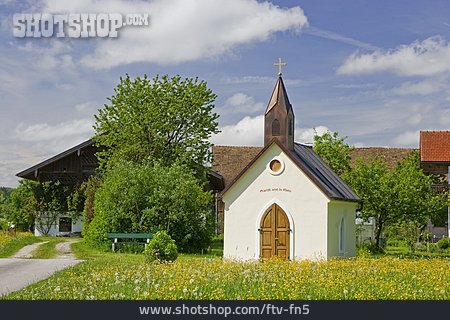 
                Bauernhof, Kapelle, Fridolfing                   