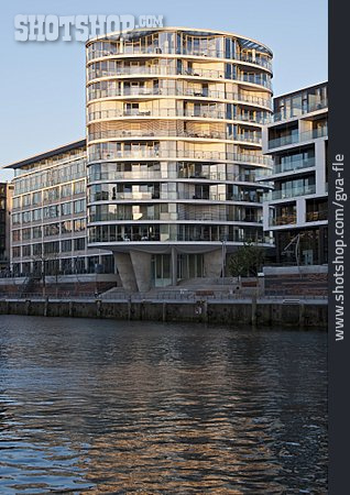 
                Hamburg, Sandtorhafen                   