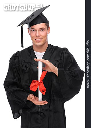 
                Junger Mann, Hochschulabschluss, Studienabsolvent                   
